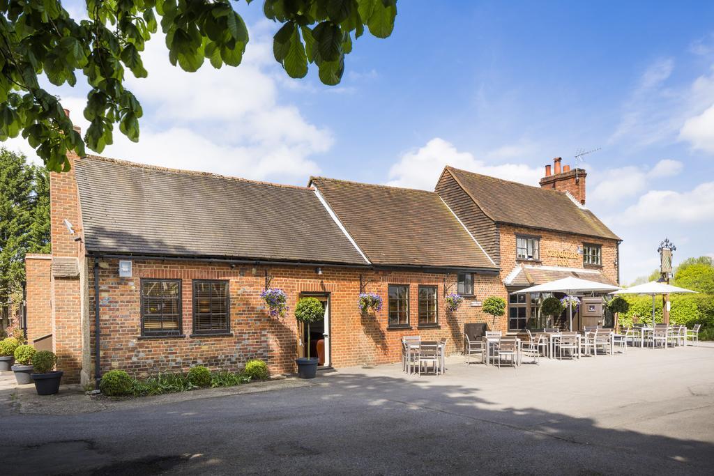 The Chequers Inn Биконсфилд Экстерьер фото